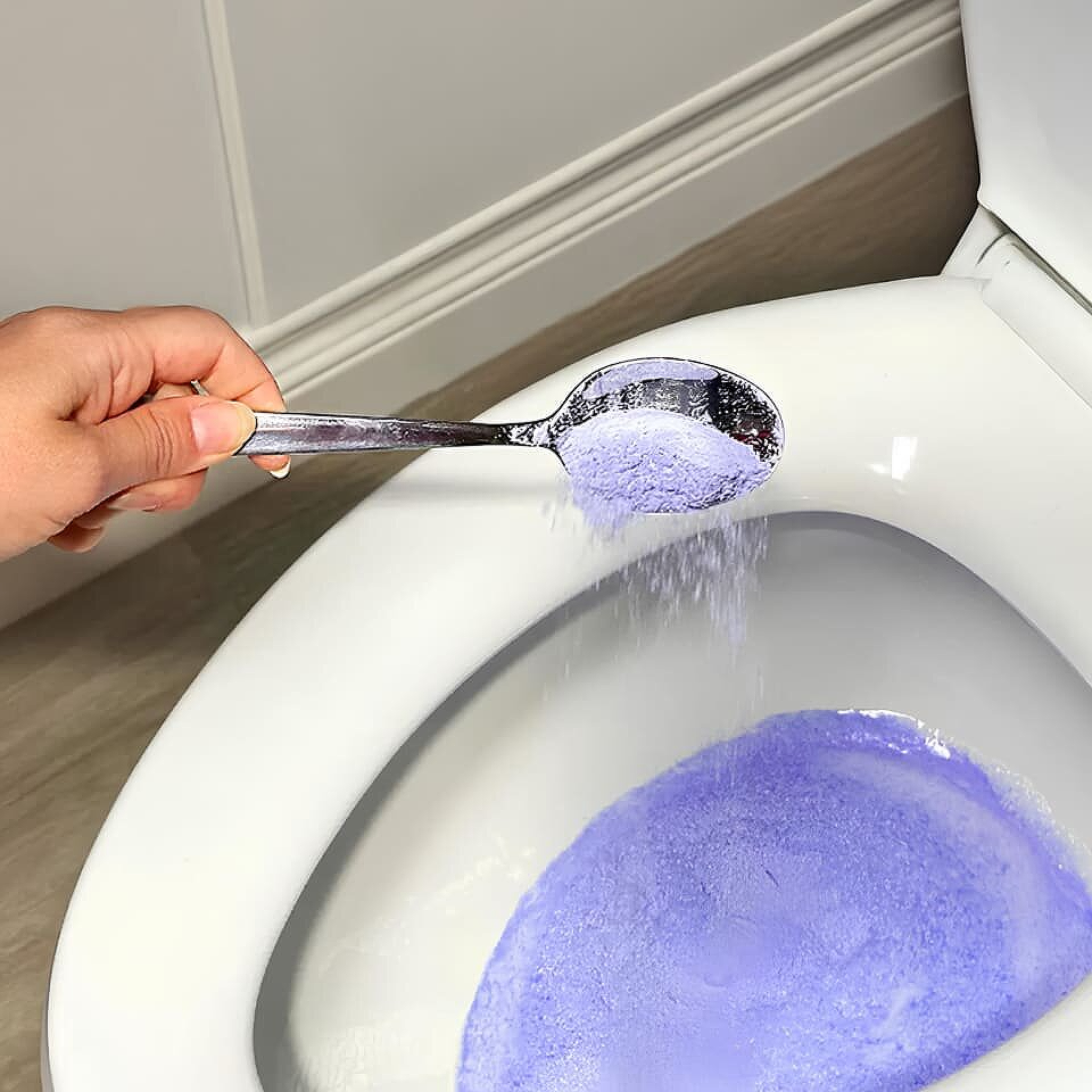 Step-by-step instructions on how to use FizzClean foam
